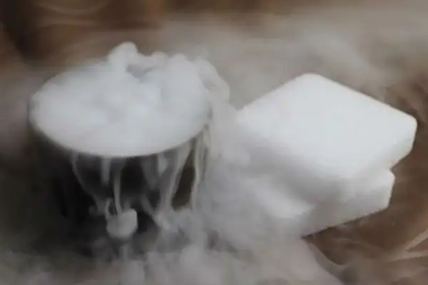 怎么用干冰冷凍物品做手工