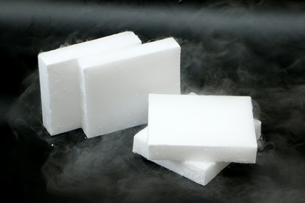 小孩子玩干冰怎么會發(fā)抖